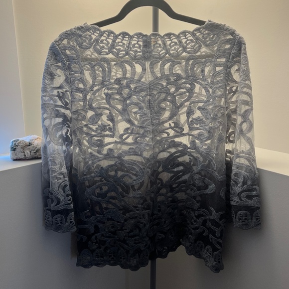 Meadow Rue Anthropologie Blue-Grey Sheer Ombré Lace Top EUC - Picture 6 of 8